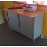 Armoire basse sur pied plateau hetre en debord
