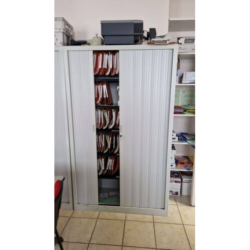 Armoire haute à rideau