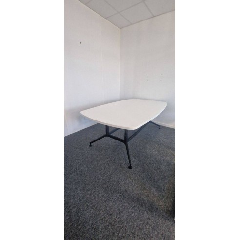 Table de réunion blanc ovale format