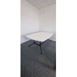 Table de réunion blanc ovale format
