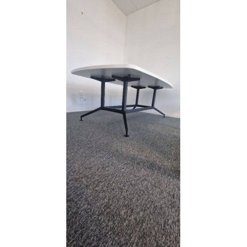 Table de réunion blanc ovale format