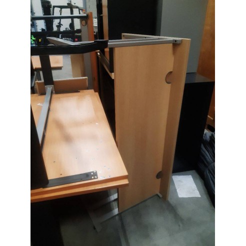 Bureau droit pieds gris