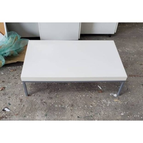 Table basse blanche