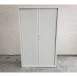 Armoire haute à rideaux blanche