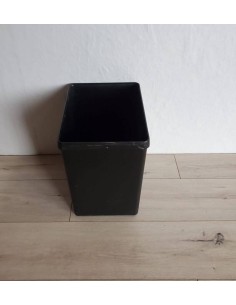 Poubelle noire rectangulaire