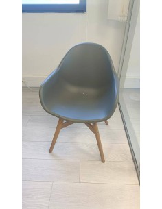Chaise visiteur coque grise – Pieds bois 2