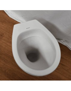 Wc sur pied, WC à l'anglaise avec sortie horizontale 2