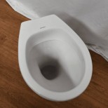 Wc sur pied, WC à l'anglaise avec sortie horizontale