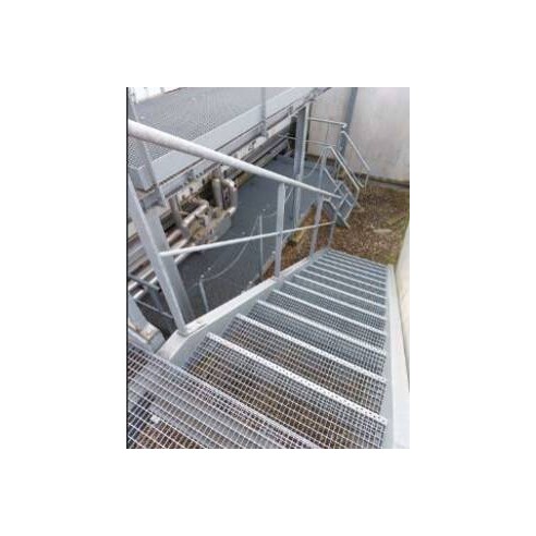 Escalier métallique droit et colimaçon