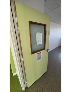 Porte simple avec oculus
