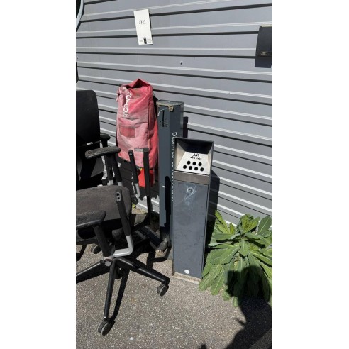Autres mobilier urbains (cendrier, poubelle, panneaux)