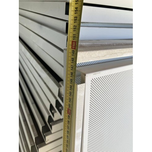 Faux plafonds extérieurs perforés