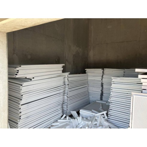 Faux plafonds extérieurs perforés