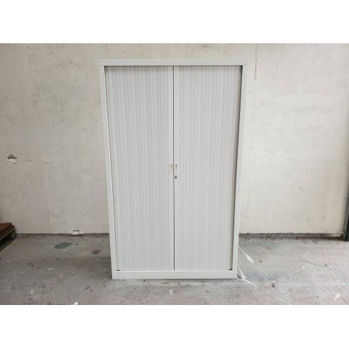 Armoire haute à rideaux blanche