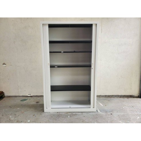 Armoire haute à rideaux blanche