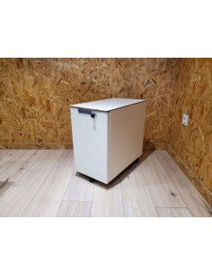 Caisson blanc étroit