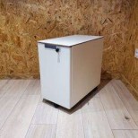 Caisson blanc étroit