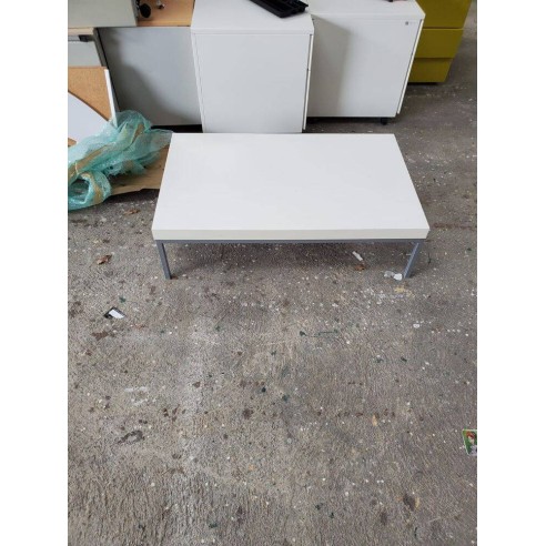 Table basse blanche