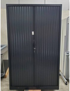 Armoire haute à rideaux noire