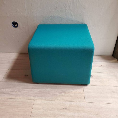 Tabouret bas bleu carré