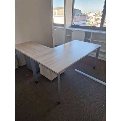 Bureau retour pieds gris