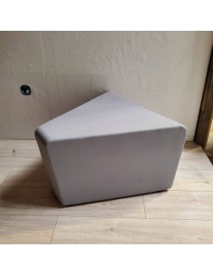 Tabouret bas triangle gris