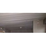 Dalle faux plafond métallique