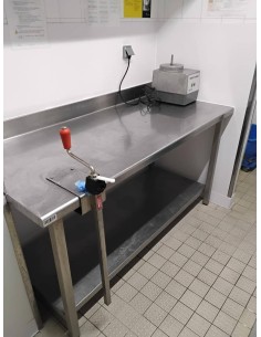 Plan de travail inox avec ouvre-boîte 160×85×70 cm – Réemploi