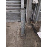 Potelets et étriers de protection