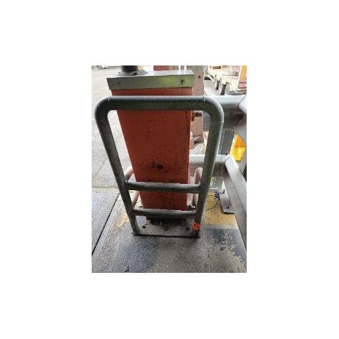 Potelets et étriers de protection