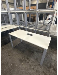 Table sans cache passe cable