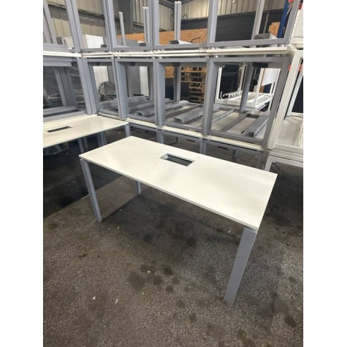 Table sans cache passe cable