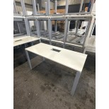Table sans cache passe cable