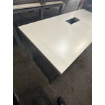 Table sans cache passe cable