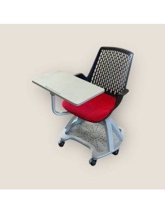 Chaise à roulettes avec tablette
